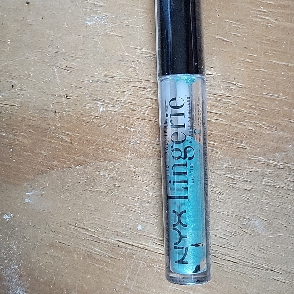 Eye tint